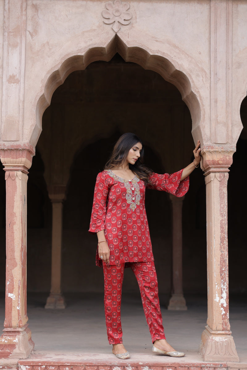 short kurta paired with matching Aligarhi pants – Tarun Tahiliani Official